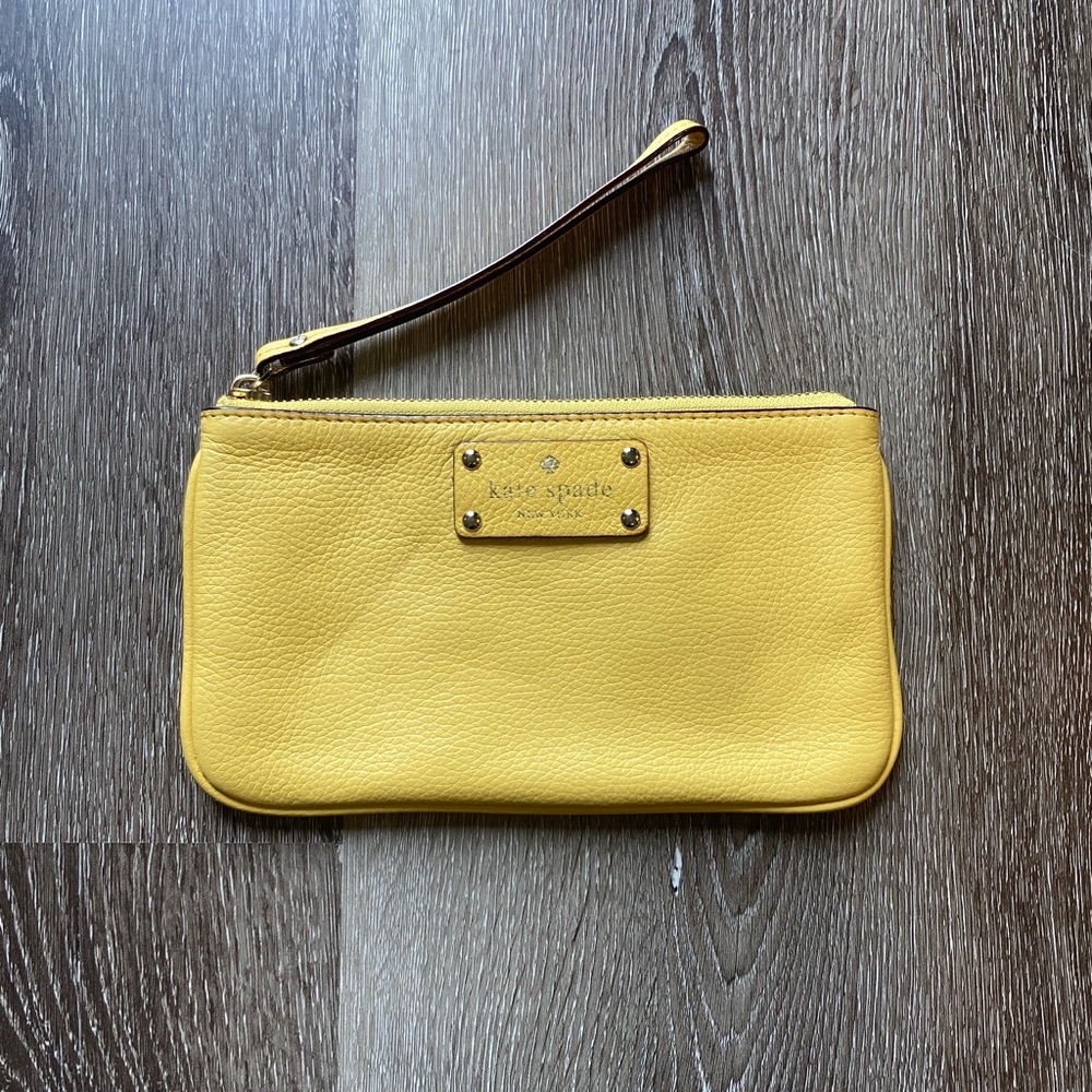 Kate Spade Wristlet 💛